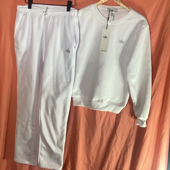 Alo White Sweatshirt and Sweatpants Set - Picture 4 of 10
